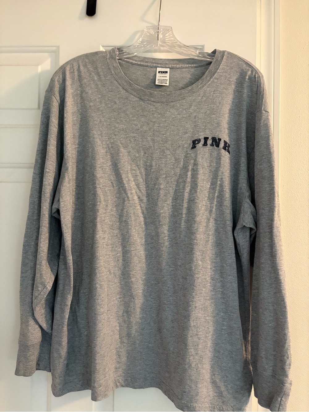 PINK Victoria's Secret Light Gray Long Sleeve Crewneck Tee